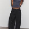 Pantaloni eleganți cu croi drept și pense Pantaloni eleganți cu croi drept și pense