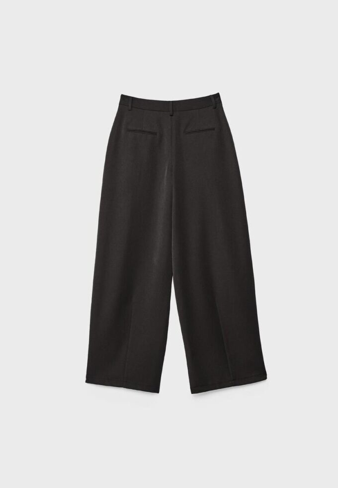 Pantaloni eleganți cu croi drept și pense Pantaloni eleganți cu croi drept și pense