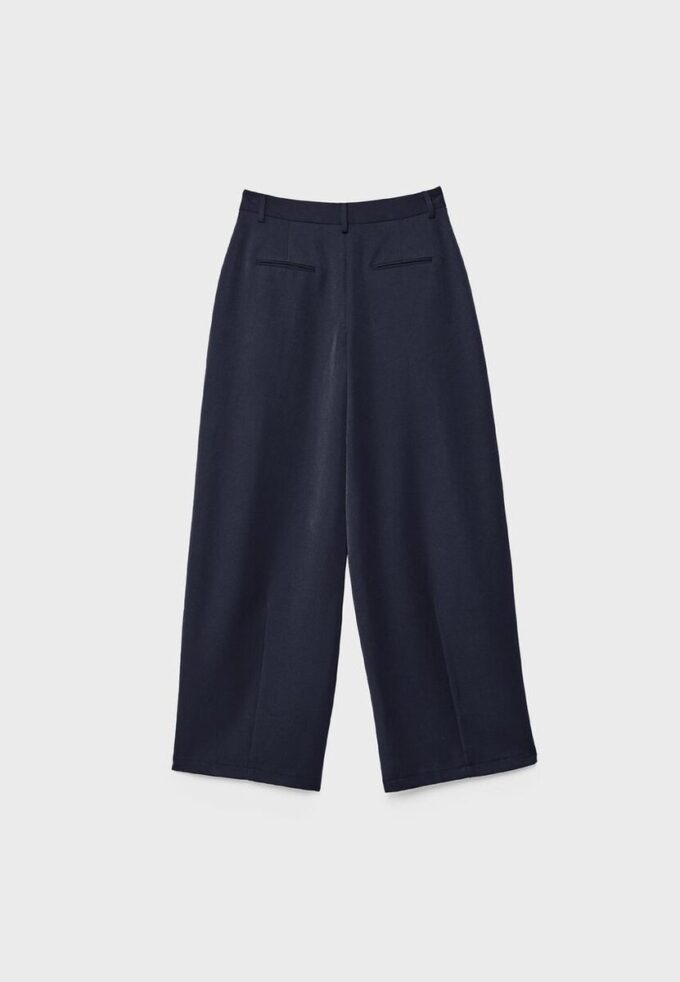 Pantaloni eleganți cu croi drept și pense Pantaloni eleganți cu croi drept și pense
