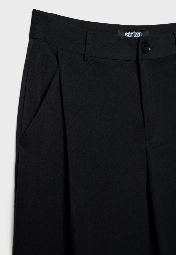 Pantaloni eleganți cu croi drept și pense Pantaloni eleganți cu croi drept și pense