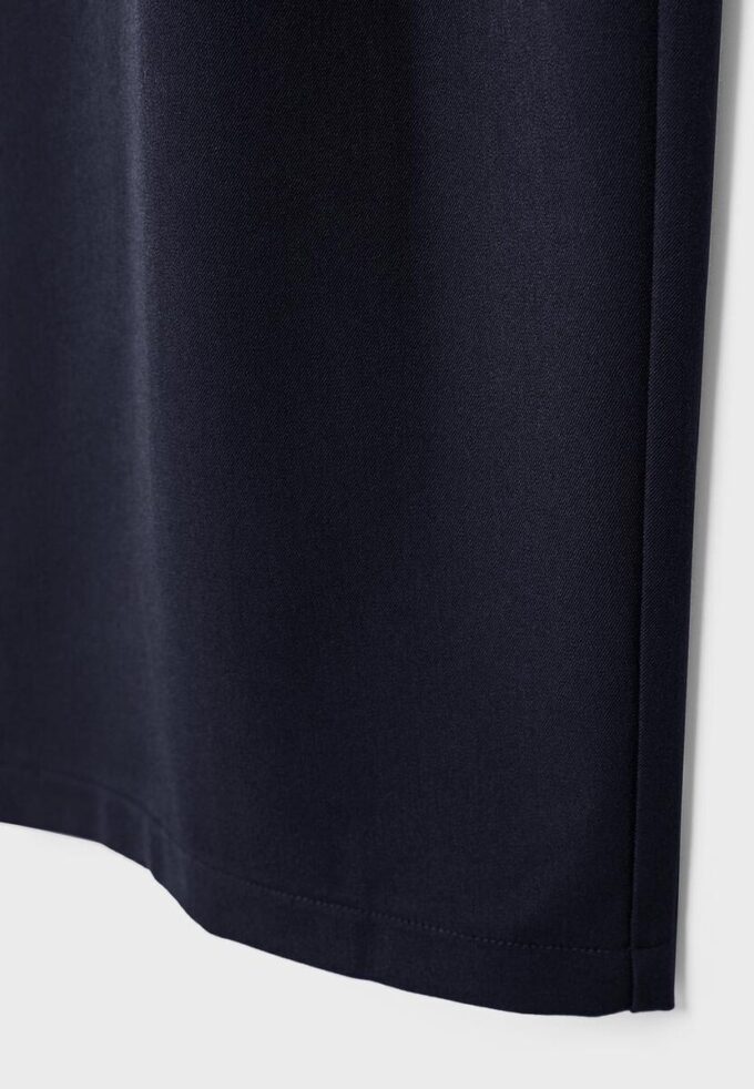 Pantaloni eleganți cu croi drept și pense Pantaloni eleganți cu croi drept și pense