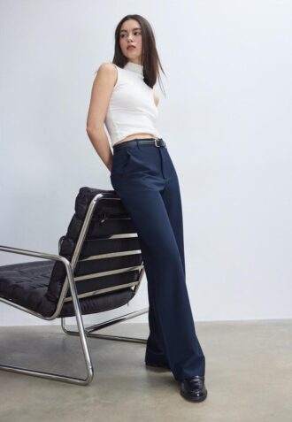 Pantaloni eleganți, drepți, cu croi fluid, cu curea
