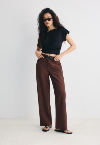 Pantaloni eleganți, drepți, cu croi fluid, cu curea