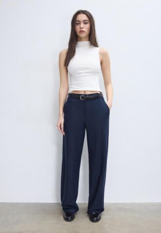 Pantaloni eleganți, drepți, cu croi fluid, cu curea