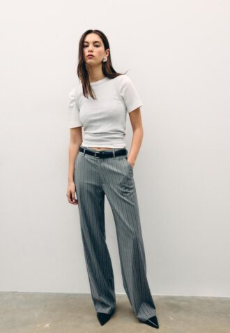 Pantaloni eleganți, drepți, cu croi fluid, cu curea