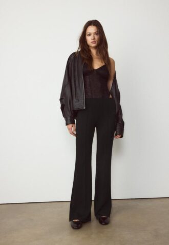 Pantaloni evazați Soft-Touch con detaliu cusătură frontală