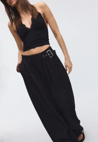 Pantaloni fluizi cu cataramă Pantaloni fluizi cu cataramă