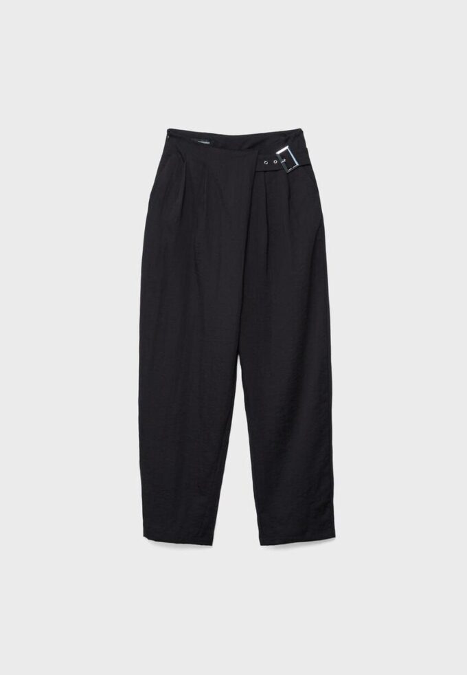 Pantaloni fluizi cu cataramă