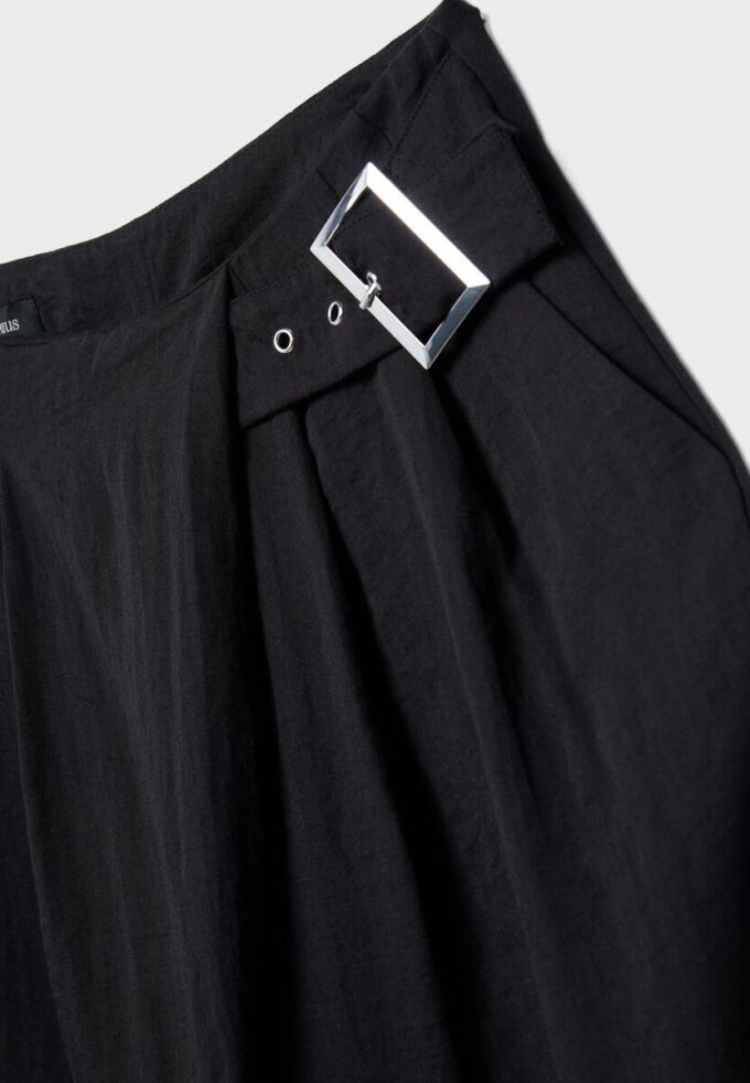 Pantaloni fluizi cu cataramă