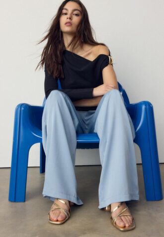 Pantaloni fluizi cu efect de șifonare și cordon