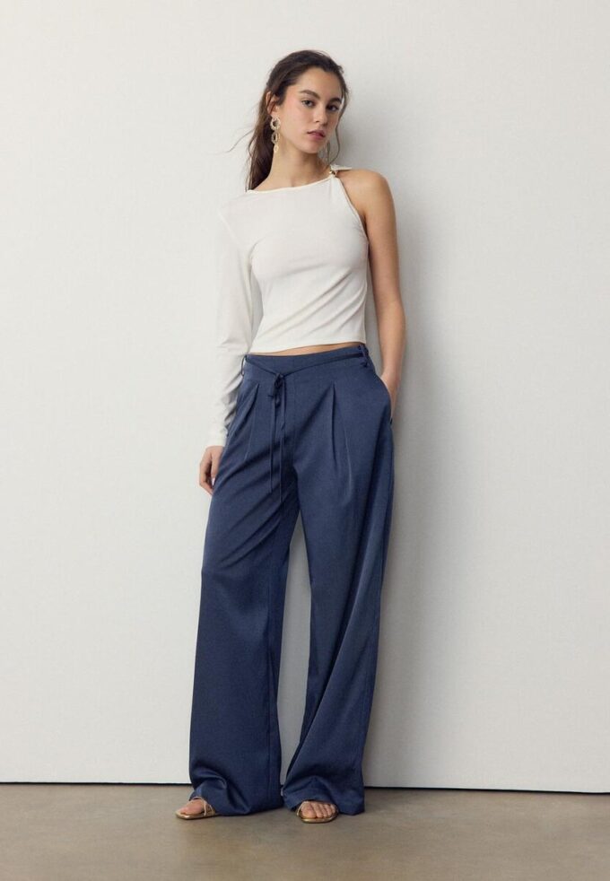 Pantaloni fluizi cu efect de șifonare și cordon Pantaloni fluizi cu efect de șifonare și cordon