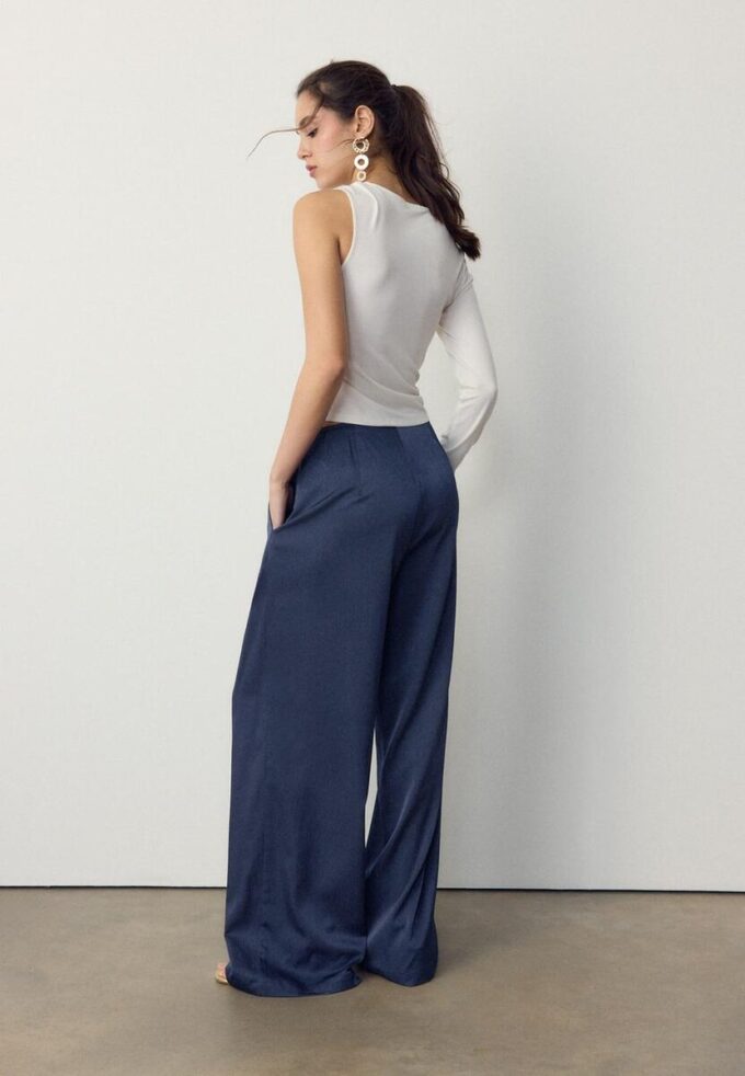 Pantaloni fluizi cu efect de șifonare și cordon Pantaloni fluizi cu efect de șifonare și cordon