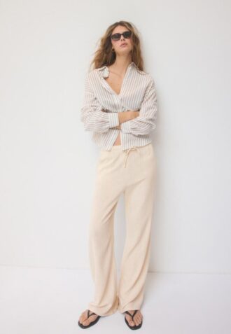 Pantaloni fluizi cu efect de in
