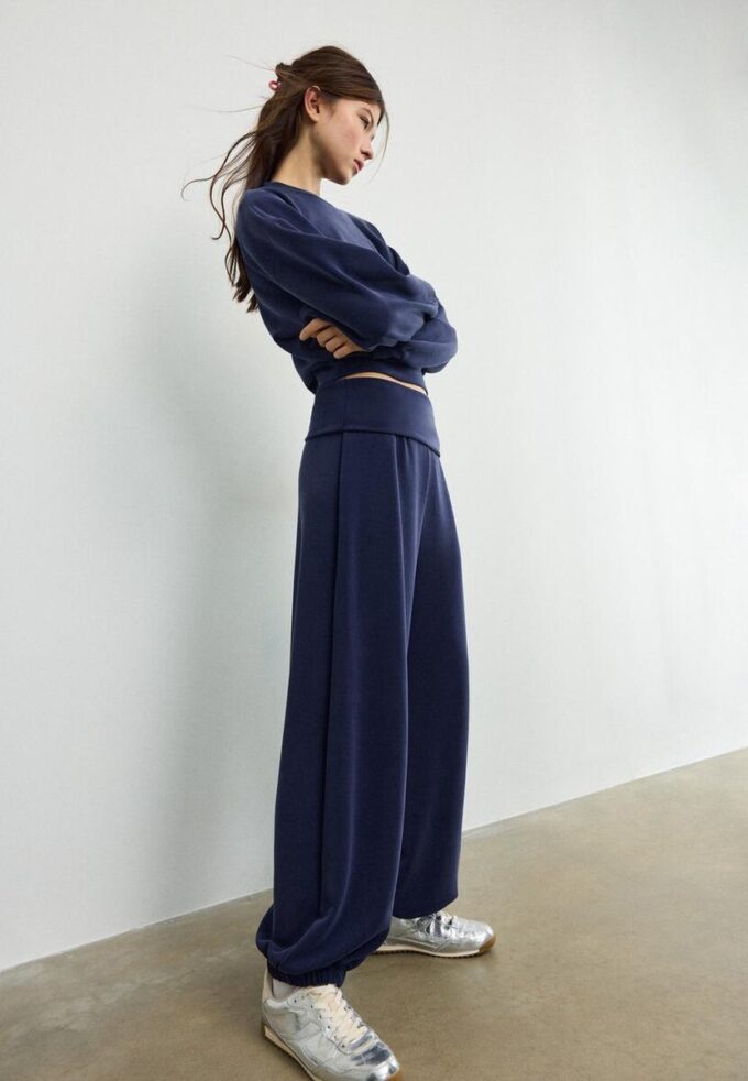 Pantaloni jogger balon cu talie răsfrântă, cu textură Soft-Touch la atingere Pantaloni jogger balon cu talie răsfrântă, cu textură Soft-Touch la atingere