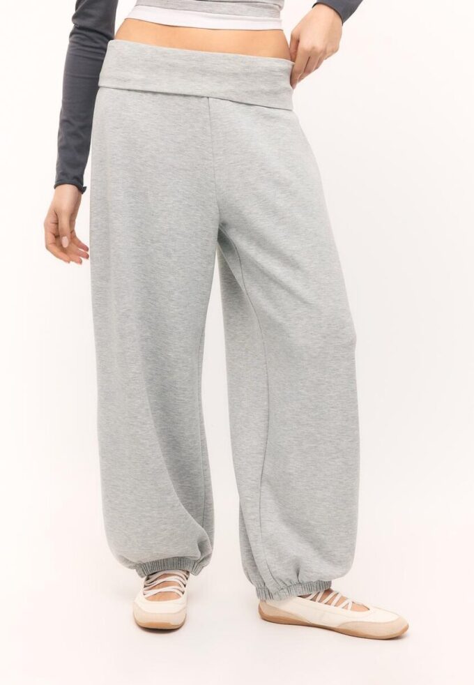Pantaloni jogger balon cu talie răsfrântă, cu textură Soft-Touch la atingere Pantaloni jogger balon cu talie răsfrântă, cu textură Soft-Touch la atingere