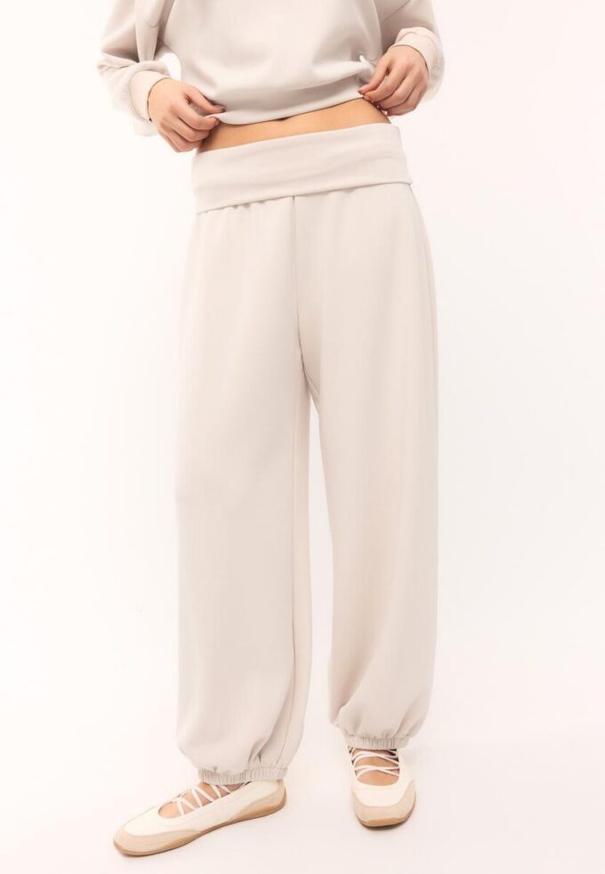 Pantaloni jogger balon cu talie răsfrântă, cu textură Soft-Touch la atingere Pantaloni jogger balon cu talie răsfrântă, cu textură Soft-Touch la atingere