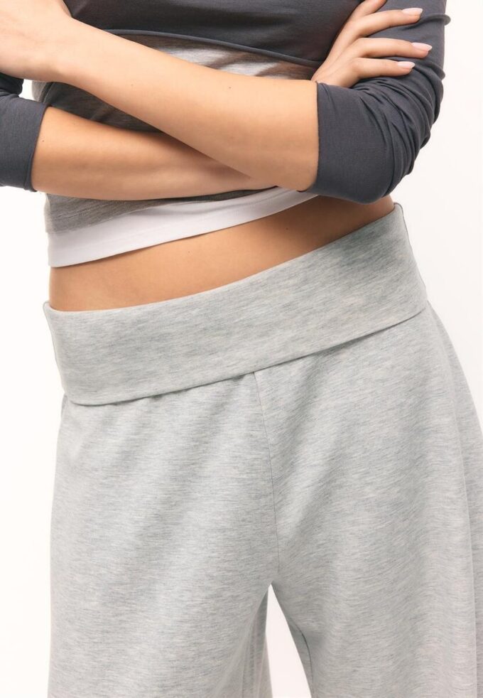Pantaloni jogger balon cu talie răsfrântă, cu textură Soft-Touch la atingere Pantaloni jogger balon cu talie răsfrântă, cu textură Soft-Touch la atingere