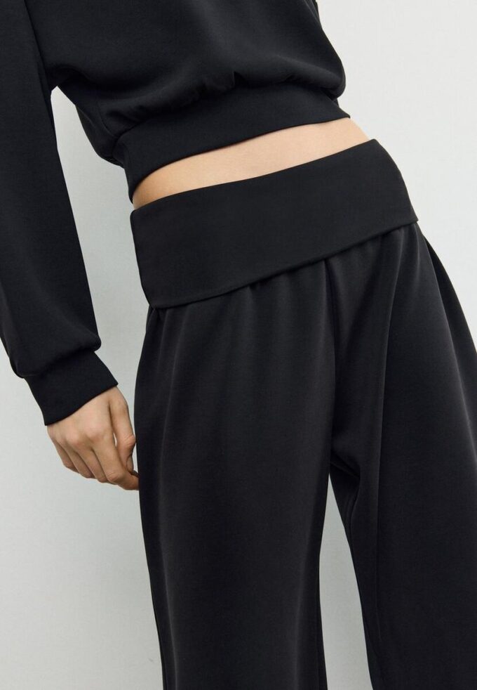 Pantaloni jogger balon cu talie răsfrântă, cu textură Soft-Touch la atingere Pantaloni jogger balon cu talie răsfrântă, cu textură Soft-Touch la atingere