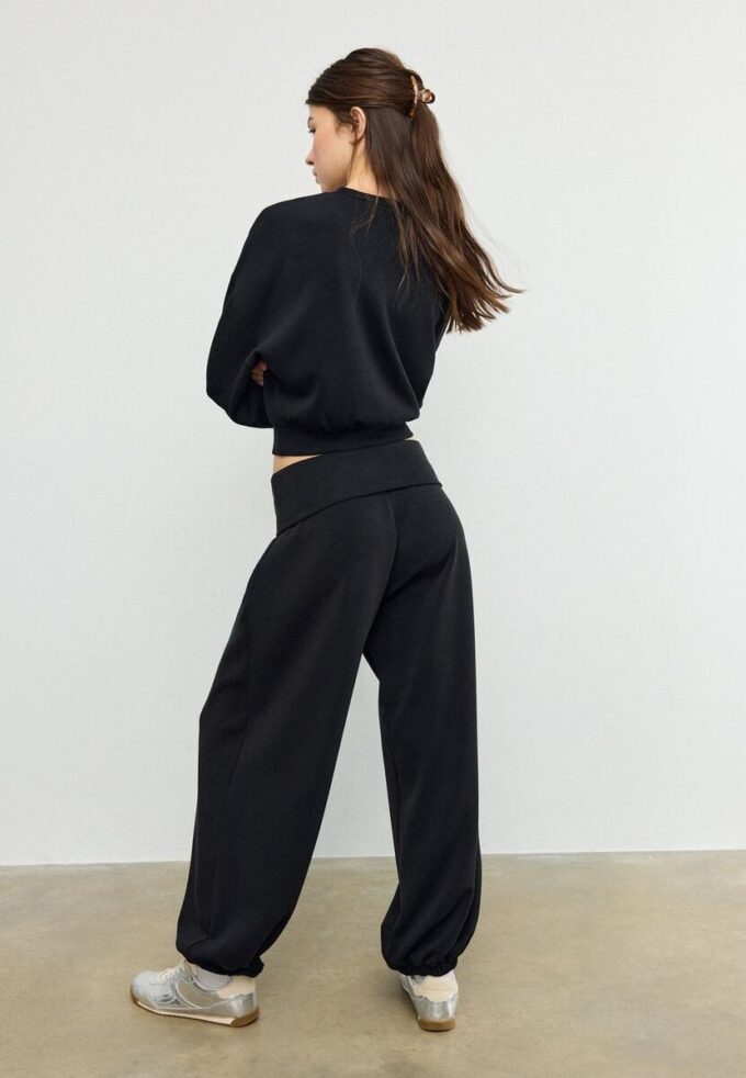 Pantaloni jogger balon cu talie răsfrântă, cu textură Soft-Touch la atingere Pantaloni jogger balon cu talie răsfrântă, cu textură Soft-Touch la atingere
