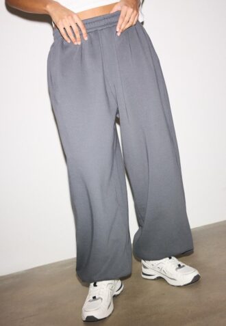 Pantaloni jogger cu croi balon