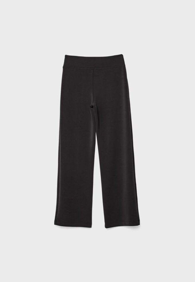 Pantaloni jogger cu croi drept, cu textură Soft-Touch la atingere și detalii plisate Pantaloni jogger cu croi drept, cu textură Soft-Touch la atingere și detalii plisate