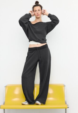 Pantaloni jogger cu croi drept și efect spălat
