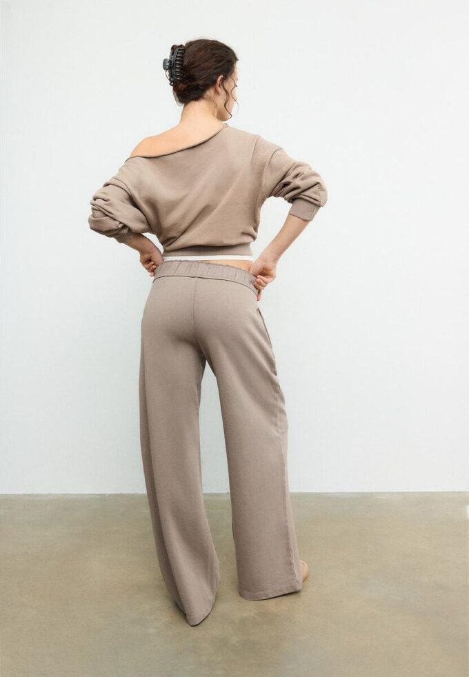 Pantaloni jogger cu croi drept și efect spălat Pantaloni jogger cu croi drept și efect spălat