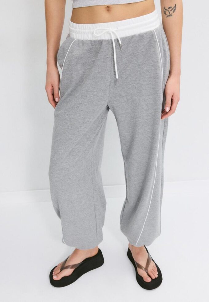 Pantaloni jogger cu stopere Pantaloni jogger cu stopere