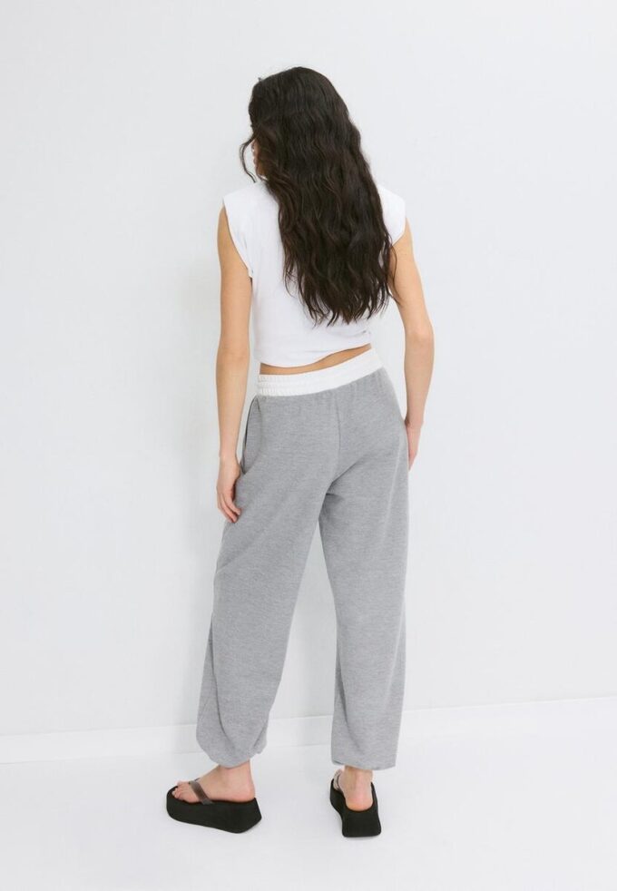 Pantaloni jogger cu stopere Pantaloni jogger cu stopere