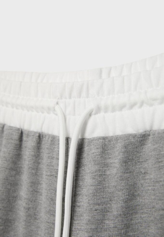 Pantaloni jogger cu stopere Pantaloni jogger cu stopere
