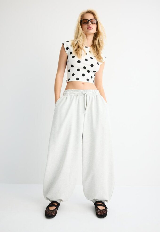 Pantaloni jogger cu volum balon Pantaloni jogger cu volum balon