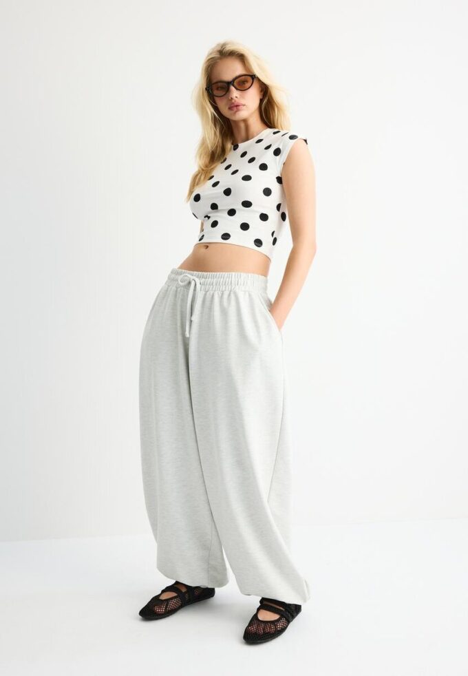 Pantaloni jogger cu volum balon Pantaloni jogger cu volum balon