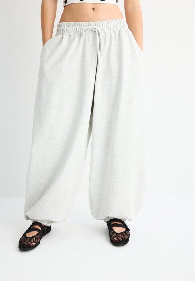 Pantaloni jogger cu volum balon Pantaloni jogger cu volum balon