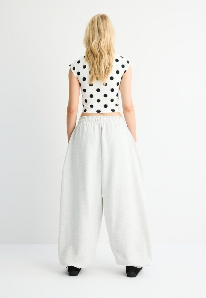 Pantaloni jogger cu volum balon Pantaloni jogger cu volum balon