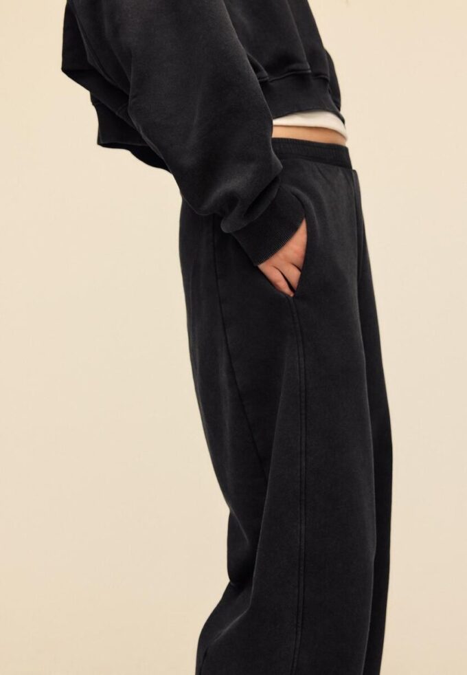Pantaloni jogger din fleece cu spălare acidă și textură Soft-Touch Pantaloni jogger din fleece cu spălare acidă și textură Soft-Touch