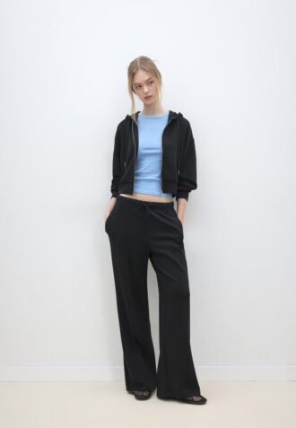 Pantaloni jogger Wide Leg, cu textură Soft-Touch la atingere și detaliu de cusătură în față