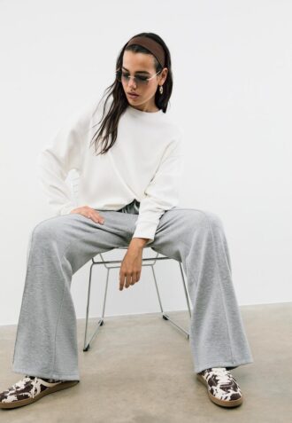 Pantaloni jogger Wide Leg, cu textură Soft-Touch la atingere și detaliu de cusătură în față