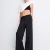 Pantaloni jogger Wide Leg, cu textură Soft-Touch la atingere și detaliu de cusătură în față Pantaloni jogger Wide Leg, cu textură Soft-Touch la atingere și detaliu de cusătură în față