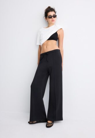 Pantaloni jogger Wide Leg, cu textură Soft-Touch la atingere și detaliu de cusătură în față