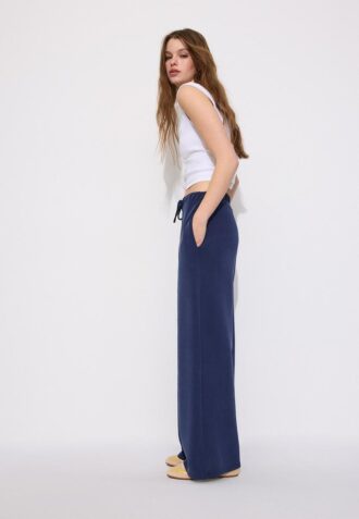 Pantaloni jogger Wide Leg, cu textură Soft-Touch la atingere și detaliu de cusătură în față