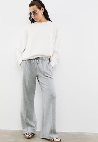 Pantaloni jogger Wide Leg, cu textură Soft-Touch la atingere și detaliu de cusătură în față