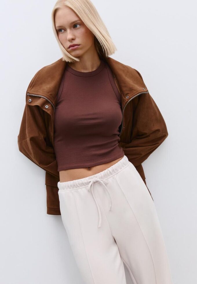 Pantaloni jogger Wide Leg, cu textură Soft-Touch la atingere și detaliu de cusătură în față Pantaloni jogger Wide Leg, cu textură Soft-Touch la atingere și detaliu de cusătură în față
