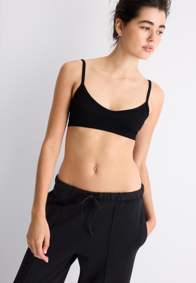 Pantaloni jogger Wide Leg, cu textură Soft-Touch la atingere și detaliu de cusătură în față Pantaloni jogger Wide Leg, cu textură Soft-Touch la atingere și detaliu de cusătură în față