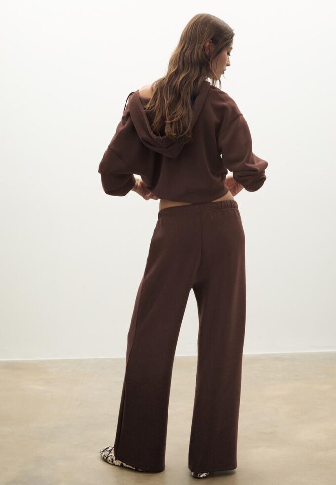 Pantaloni jogger Wide Leg, cu textură Soft-Touch la atingere și detaliu de cusătură în față Pantaloni jogger Wide Leg, cu textură Soft-Touch la atingere și detaliu de cusătură în față