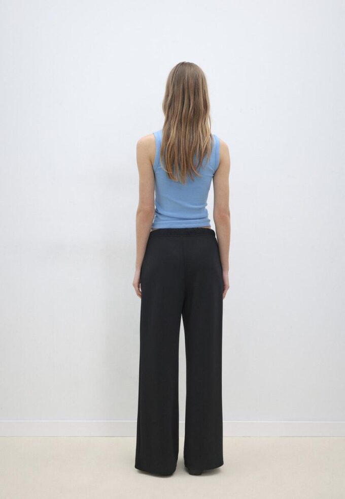 Pantaloni jogger Wide Leg, cu textură Soft-Touch la atingere și detaliu de cusătură în față Pantaloni jogger Wide Leg, cu textură Soft-Touch la atingere și detaliu de cusătură în față