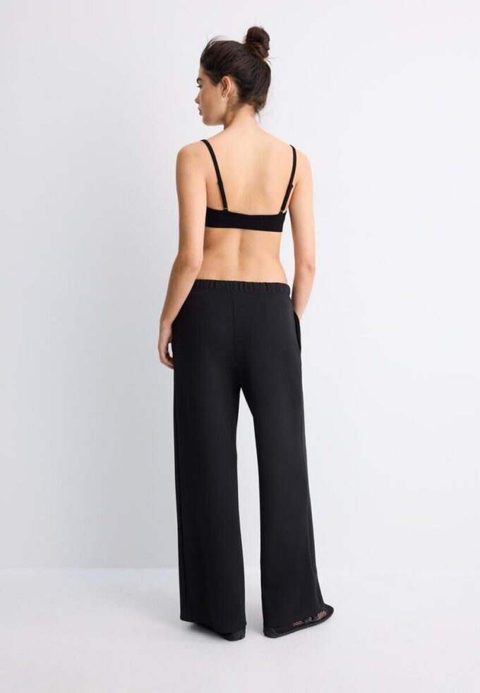 Pantaloni jogger Wide Leg, cu textură Soft-Touch la atingere și detaliu de cusătură în față Pantaloni jogger Wide Leg, cu textură Soft-Touch la atingere și detaliu de cusătură în față