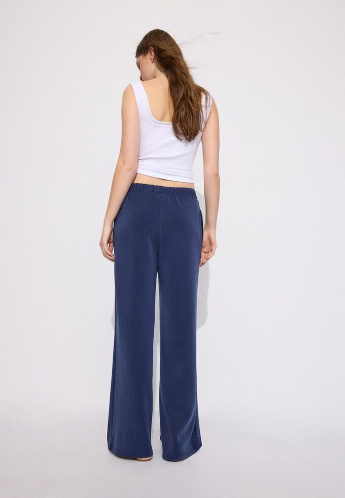 Pantaloni jogger Wide Leg, cu textură Soft-Touch la atingere și detaliu de cusătură în față Pantaloni jogger Wide Leg, cu textură Soft-Touch la atingere și detaliu de cusătură în față
