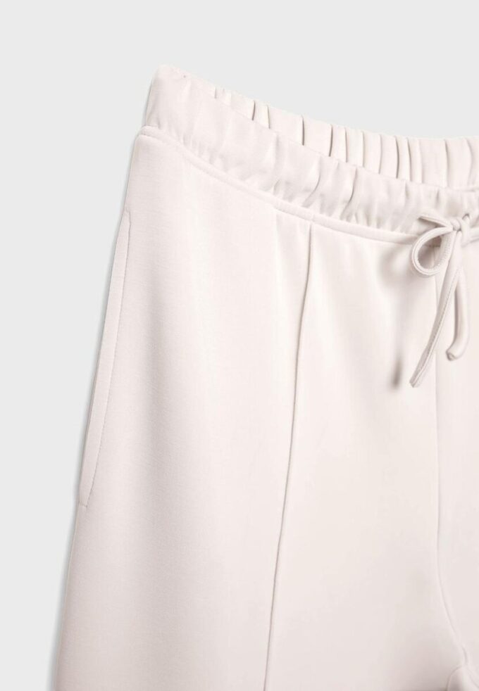 Pantaloni jogger Wide Leg, cu textură Soft-Touch la atingere și detaliu de cusătură în față Pantaloni jogger Wide Leg, cu textură Soft-Touch la atingere și detaliu de cusătură în față