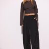 Pantaloni largi eleganți cu detalii la cusături Pantaloni largi eleganți cu detalii la cusături