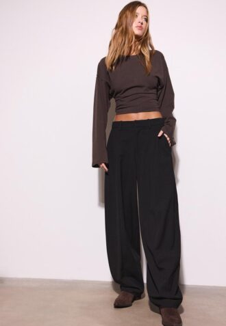 Pantaloni largi eleganți cu detalii la cusături